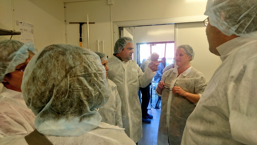 ReseauFnpl's tweet image. Dernière visite pour la #FNPL et la #FNEC lors du congrès annuel de #FACEnetwork en #Suède à Vitaby Kyrkby Mejeri : 65 #vaches laitières avec transformation à la ferme en produits frais (#crème fraîche, #beurre, #glace...) 🐄🥛

L'occasion de faire #Fika ☕️

#CeuxQuiFontLeLait
