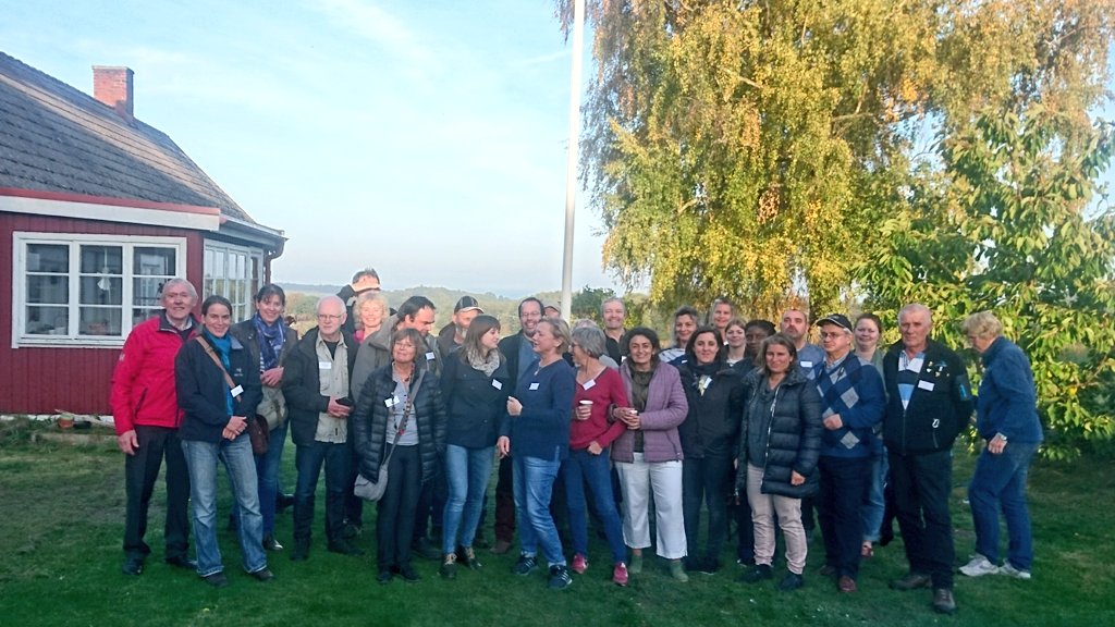 ReseauFnpl's tweet image. Dernière visite pour la #FNPL et la #FNEC lors du congrès annuel de #FACEnetwork en #Suède à Vitaby Kyrkby Mejeri : 65 #vaches laitières avec transformation à la ferme en produits frais (#crème fraîche, #beurre, #glace...) 🐄🥛

L'occasion de faire #Fika ☕️

#CeuxQuiFontLeLait