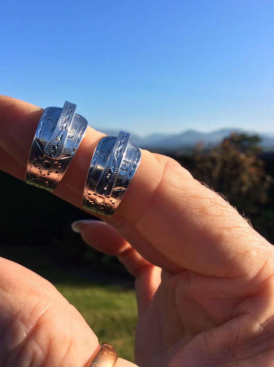 Jaspersparkle1's tweet photo. Views from #Jaspersparkle #spoonrings HQ #anglesey towards the #carneddau #snowdonia mountain range sunny warm and tropical 😀 @AngleseyScMedia @ruthwignall @VisitAnglesey @EntrepreneursGB #finalist2018 @TheoPaphitis #sbs #winner https://t.co/O4rWztl8TR