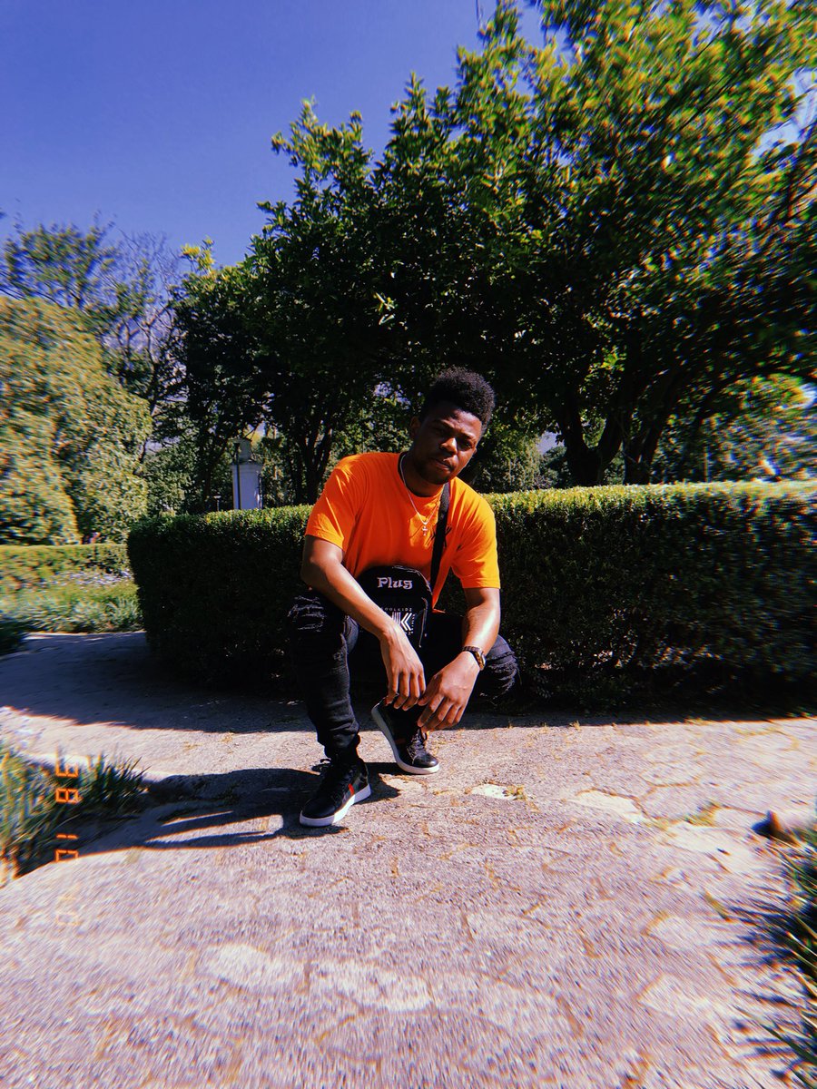 YungKellz_SA's tweet photo. Sling bags now available @koolkidzkorruption😁🔥 only available🙋🏽♂️ in Black for the time being. The official PLUG💥 R350 #koolkidz #streetwear #gucci #capetown #korrupted #27OCT #1000degrees #korruptedsociety https://t.co/eMYK2dgtxs