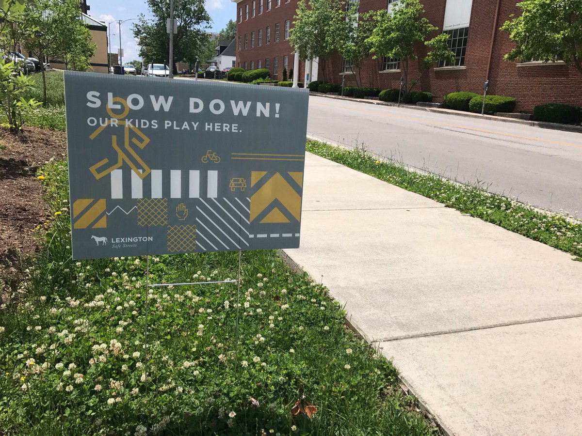 livegreenlex's tweet photo. Every day can be #WalktoSchoolDay &amp; #BiketoSchoolDay. 🎒 Get a "Slow Down!" sign for your yard by stopping by the security desk at the Government Center (200 E. Main) during normal business hours. #SafeStreetsLex https://t.co/DPEgrGTila