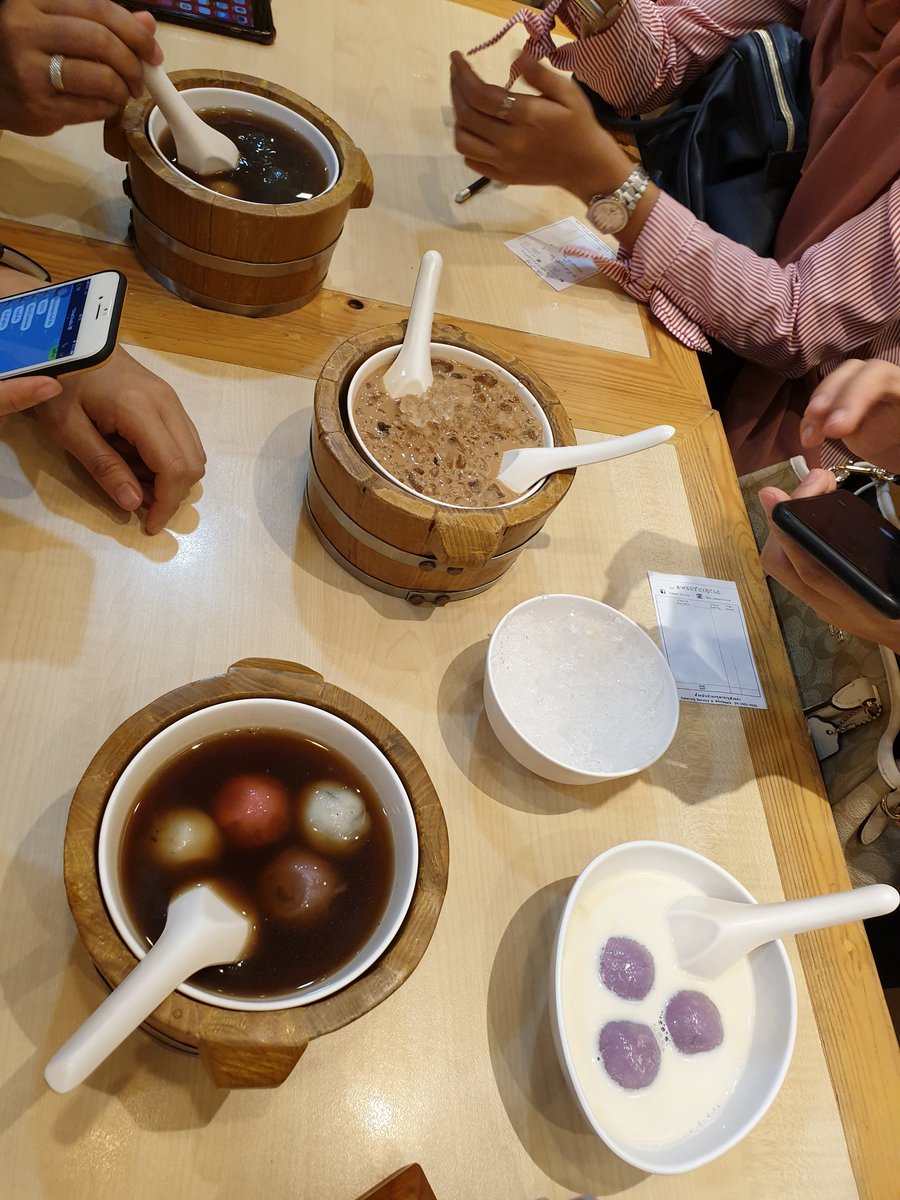 123lomalove's tweet photo. มาตามรอยเตนิว #เตนิว #Teamgrilทีมกิน
Sweet Circle
#sweetcircle
บัวลอยในน้ำขิง ทั้งบัวลอยเผือก งาดำ บัวลอยเผือกนมสด บัวลอยชาไทย อร่อยทุกอย่างเลย และคนเยอะเวอร์ ...
ต้องกลับมากินอีกแน่นอน
...
เหลือพวกบิงซูยังไม่ได้ลองกิน
Mission complete https://t.co/7atMJODPQW