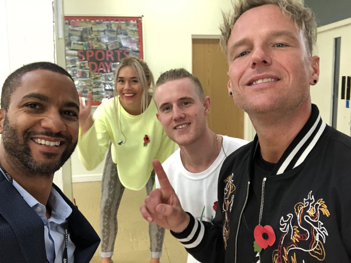 SeanFletcherTV's tweet photo. Fresh from touring with @jasonderulo, these guys @LZ7Official @Lindzwest have been hanging out with us on @BBCSoP. Can you guess which member of the band is closest in age to me? https://t.co/6oq43SXrEV