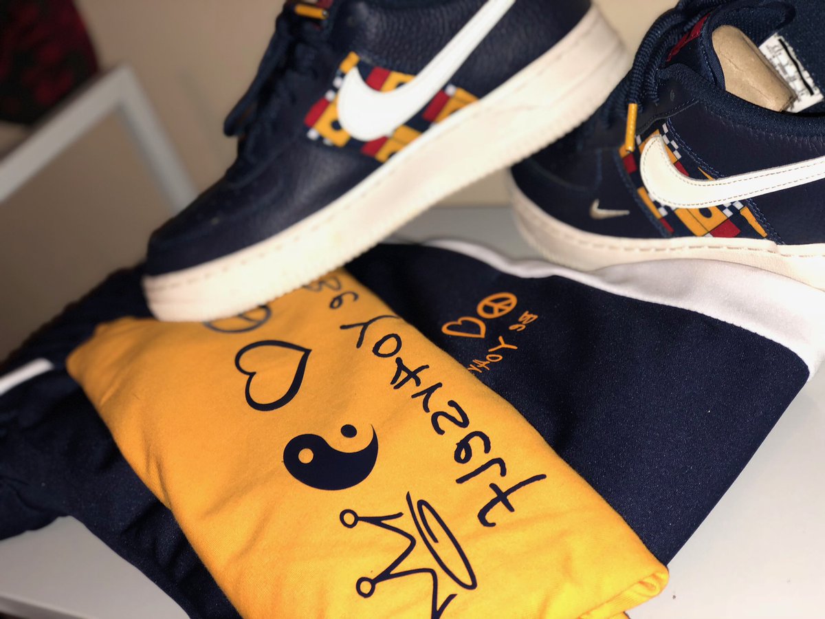 RobbaRobb4k's tweet photo. do you have 🔥🔥🔥🔥 shoes but can’t find a shirt to match?? hit me, i can match everything. #BeYo4rself  support the movement 👏🏽🖤 https://t.co/pk8zKWz7sG