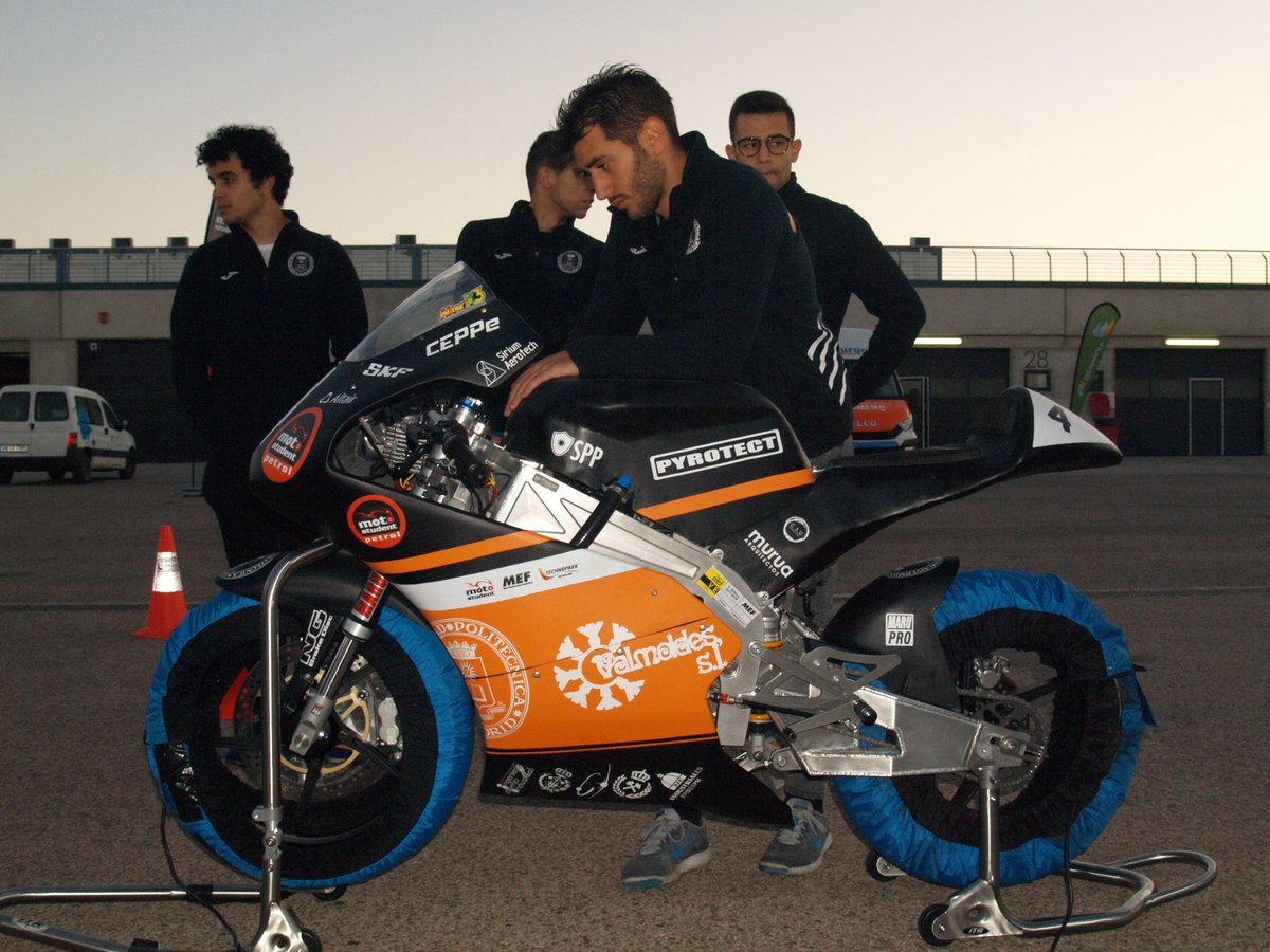 ETSIDI_UPM's tweet photo. @La_UPM, la mejor universidad en la V Competición Internacional MotoStudent. ¡Enhorabuena a @UPM_Motostudent por el gran trabajo realizado y recompensado por tan buenos resultados! #SomosUpm https://t.co/KP6c1b6FFH https://t.co/Ut03UBetpZ