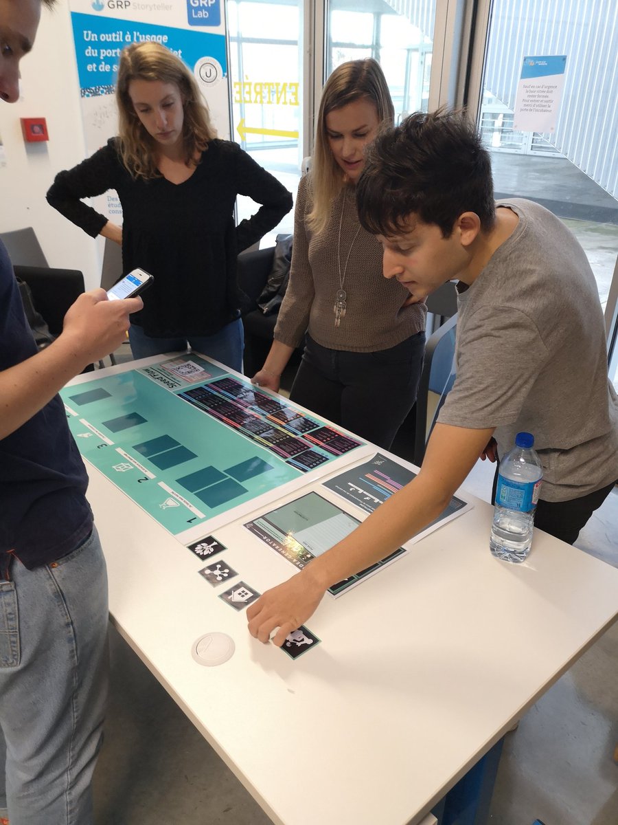 Start_FLow_'s tweet photo. On stimule les méninges pour générer en groupe une idée de #startup #innovante et simuler la #stratégie de #financement de son #projet ! @UBee_Lab @Start_FLow_ #SeriousGames #innovation #speedupper #speedflow https://t.co/jIsbFOUUBj