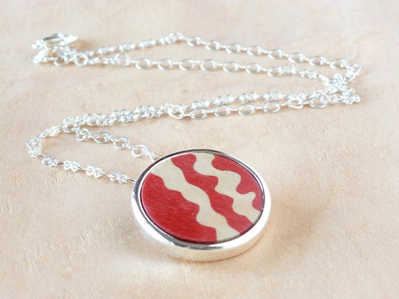 CMGArte's tweet photo. Wood chain pendant, necklace modern jewely, unique wood pendant, exclusive pendants, contemporary wooden pendant necklace, red white pendant #WoodenPendant #ExclusivePendants #WoodPendant #WoodenNecklace #RedWhitePendant #ContemporaryPendant
➤ https://t.co/6htuze2peC
via @outfy https://t.co/K2eir3FuWG