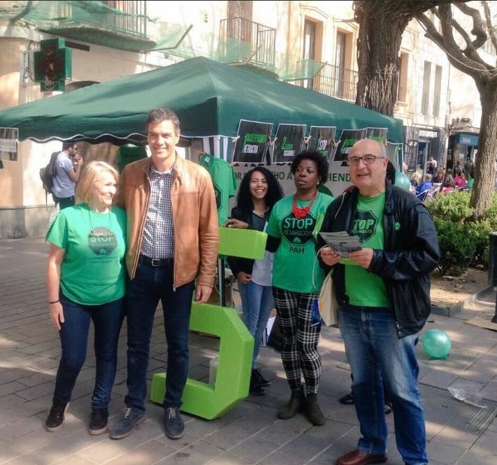 dec_coretto's tweet photo. @PAH_BCN @CJBanimal Tu @sanchezcastejon del @PSOE que buscaste apoyos #hasta debajo de las #piedras mira que haces con haces con mis #compah de la @LA_PAH ... mucho #si_si a la #LeyViviendaPAH pero #PresasPorBankia https://t.co/qlqPOpmo7G