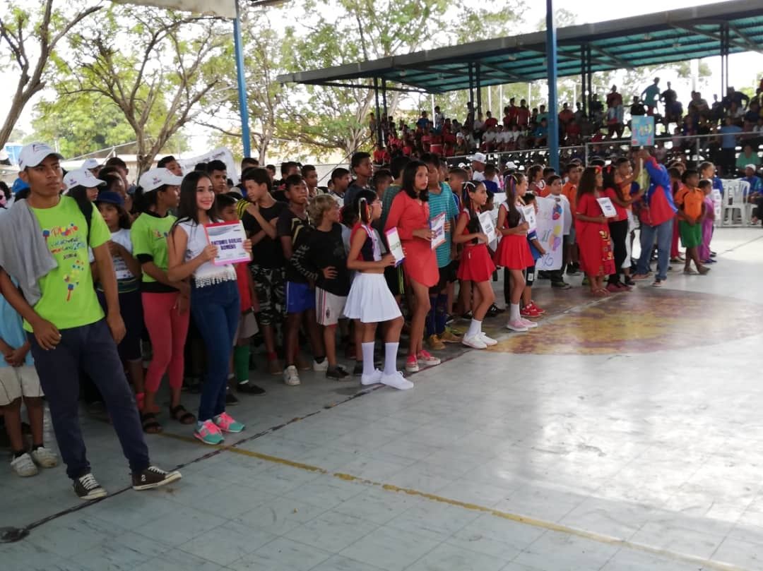 Alcaldía inauguró los Juegos Nacionales Comunales

panorama.com.ve/deportes/Alcal…
