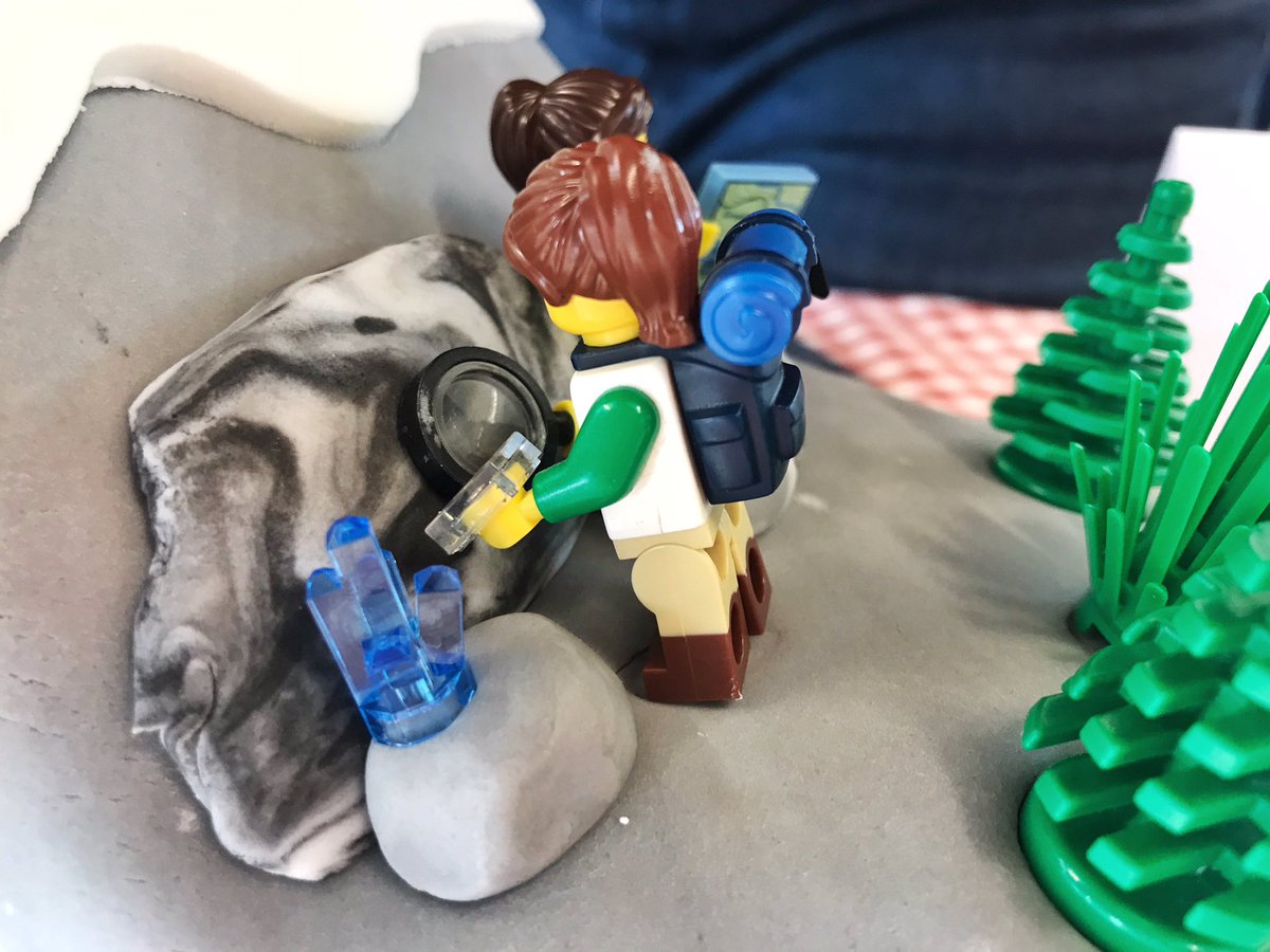 Shtacy_Phillips's tweet photo. (5/7) And then finally the judges got to my Slice of the Himalaya 🏔; a geological cross section through Bhutan 🇧🇹 complete with Lego geologists...
#bakeyourresearch #bakeyourphd #ougradsch #phdlife #scicomm https://t.co/RL0ajR24tq