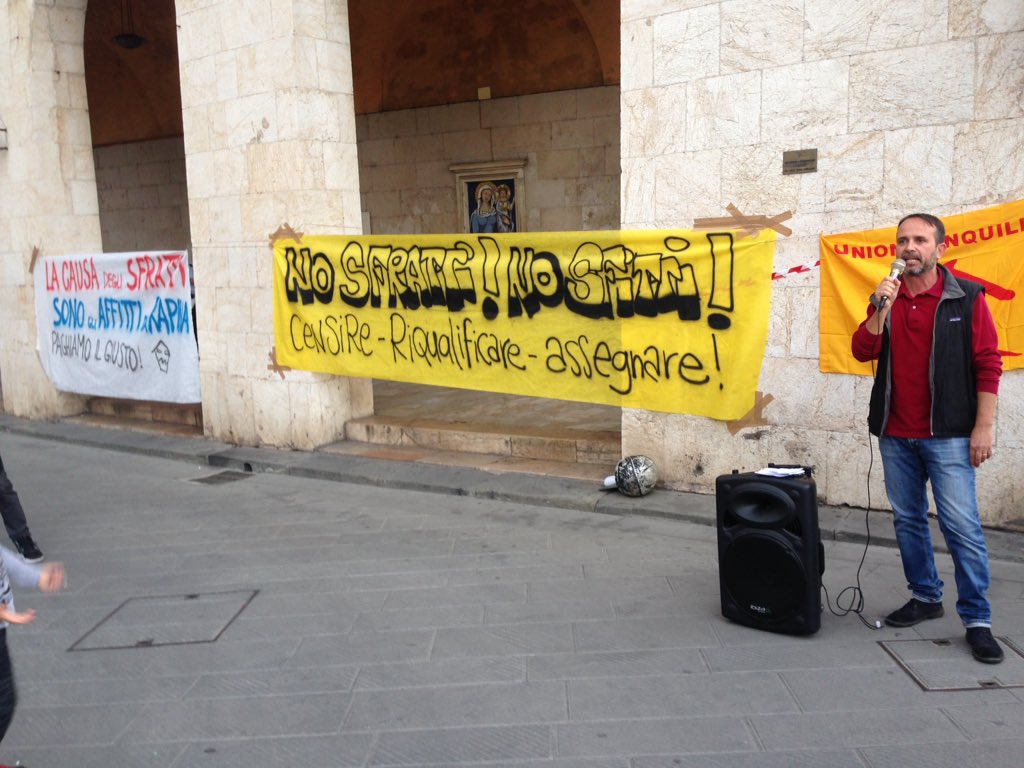 eigenLab_Pisa's tweet image. #NOSFRATTINOSFITTI

Presidio sotto il comune per prendere parola sulle ultime mozioni della giunta Conti riguardanti il diritto alla città, alla casa che continuano a penalizzare ed emarginalizzare la popolazione e le famiglie in stato di povertà e anche la componente studentesca