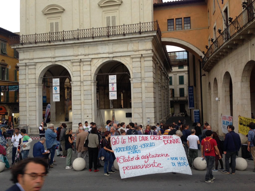 eigenLab_Pisa's tweet image. #NOSFRATTINOSFITTI

Presidio sotto il comune per prendere parola sulle ultime mozioni della giunta Conti riguardanti il diritto alla città, alla casa che continuano a penalizzare ed emarginalizzare la popolazione e le famiglie in stato di povertà e anche la componente studentesca