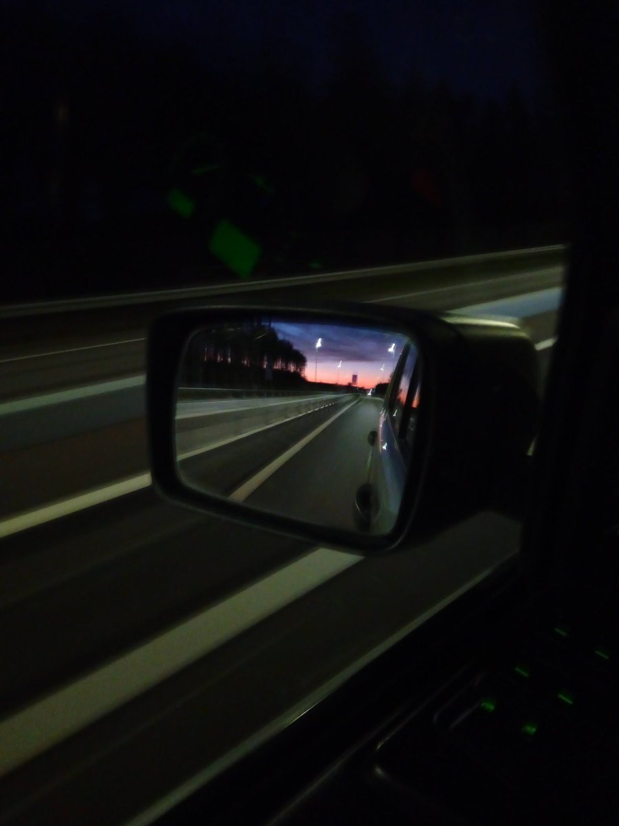 Voisi äkkiseltään oletella, että työtään rakastaa, kun liikkeelle on päästävä heti kun pahin kuume hellittänyt. Järkevää? Tuskin, mutta taas kaikkensa antaneena hyvä fiilis kotiin ajella hetkeksi palautumaan. #yrittäjät #ylpeäyrittäjistä #dowhatyoulove