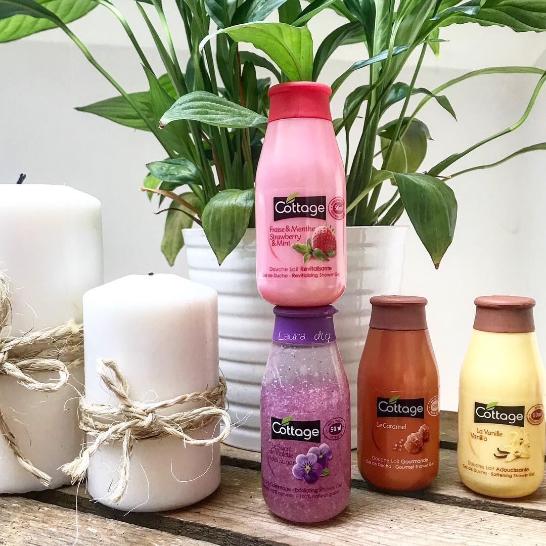 CottageOfficiel's tweet photo. #TousCottagers 
Nos mini Douches Lait et mini Douches Gommage à la Violette sont petits mais costauds… Et tout aussi addictifs que les grands ! Notre #cottager @Laura_dtq semble d’accord ! https://t.co/RNg9ZxxB1P