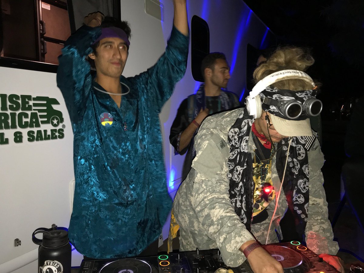 Some hot shots from <a href="/DirtybirdCamp/">Dirtybird Campout</a> <a href="/Slick_Vikk/">Slick</a> 📸 <a href="/itschiddy/">Who?</a> #bananatech #dbc18 #commanderted #randytechsavage