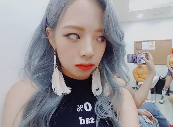 RoseFinger_twt's tweet photo. 쇼챔 대기실 😀
#rosefinger #로즈핑거 https://t.co/Sz8uSjCuNJ