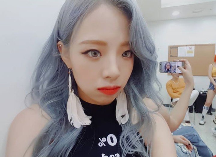RoseFinger_twt's tweet photo. 쇼챔 대기실 😀
#rosefinger #로즈핑거 https://t.co/Sz8uSjCuNJ