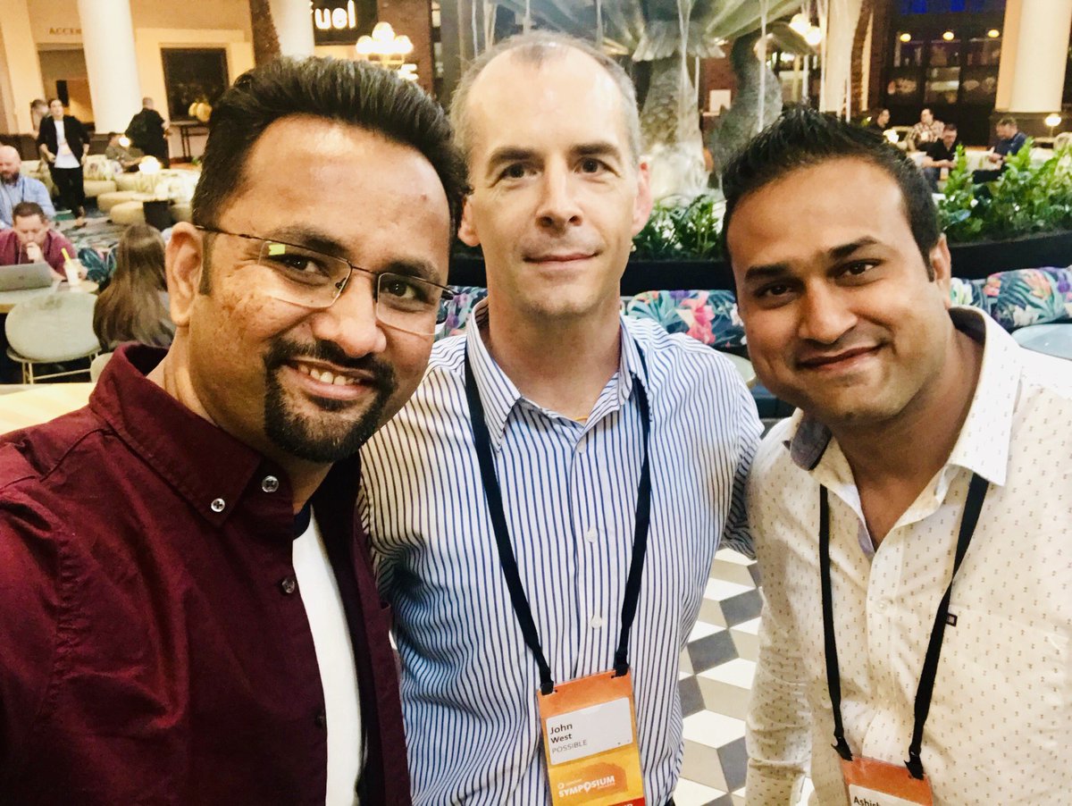 amitabh_tweets's tweet photo. Thank you so much John for this capture. This is my #SelfieWithGod at #SitecoreSYM https://t.co/VIxdXWa9Sl