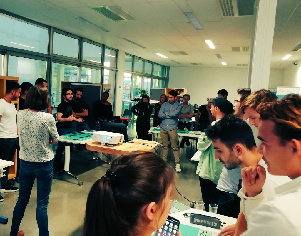 Start_FLow_'s tweet photo. Les équipes participantes partagent leurs #idées de #projets #innovants et la #stratégie de #financement qu'ils ont développé pendant leur #immersion ! #SeriousGames #restitution #Startup @Start_FLow_ @UBee_Lab https://t.co/AW2Jmm8oME