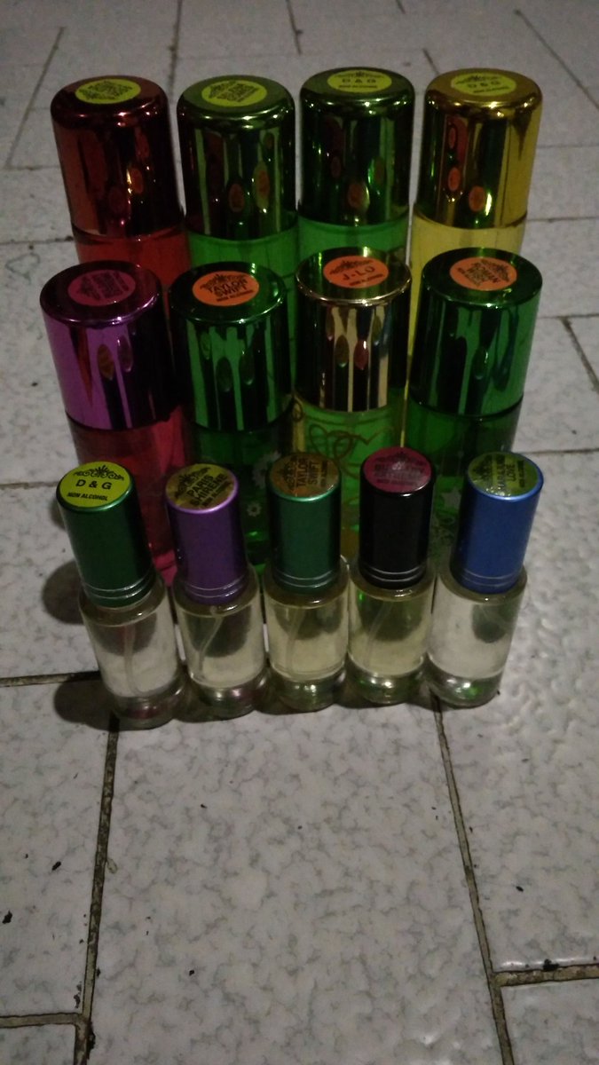 menikblitar's tweet photo. Numpang promo ya gaesss yg minat minyak wanginya harga murmer,wangi tahan lama...untuk area Jaksel ya gaeesss.silahkan chat or call me...👌👌👌 https://t.co/iDWIiBuTsR