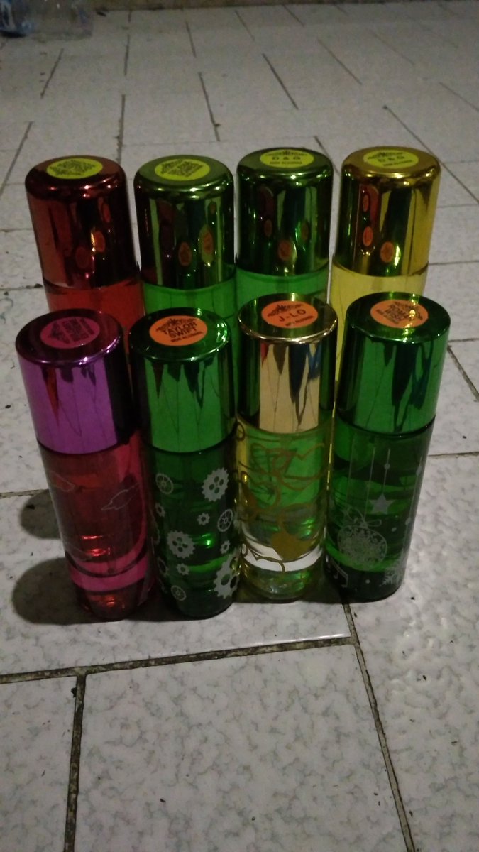 menikblitar's tweet photo. Numpang promo ya gaesss yg minat minyak wanginya harga murmer,wangi tahan lama...untuk area Jaksel ya gaeesss.silahkan chat or call me...👌👌👌 https://t.co/iDWIiBuTsR