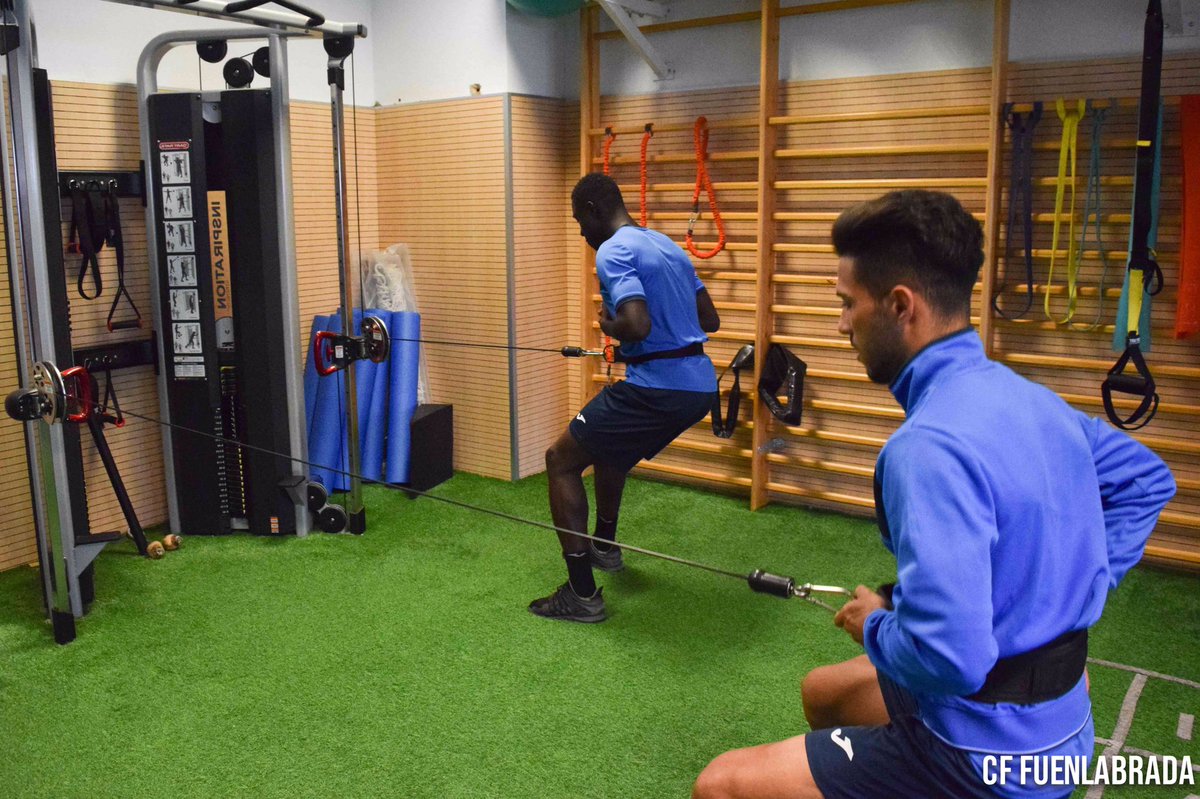 Joselu91estevez's tweet photo. Strength Training ⚽️🏋🏽‍♂️ @CFuenlabradaSAD 

🍑💥Core-Glute
🏋🏽‍♂️👣Single Leg Strength 
🧠🔥Neuromuscular Training 
🤾🏽‍♂️Landings 

#OptimizandoATLETAS https://t.co/jwt7kVwy5d