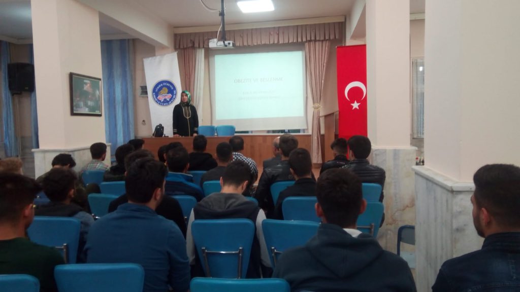 KirsehirKYGM's tweet photo. Erol Güngör Yurdumuzda,İl Müdürlüğümüz diyetisyeni tarafından,öğrencilerimize obezite ve sağlıklı beslenme konulu seminer verildi.#BenimYurdumKYK https://t.co/WH7tyROM0y