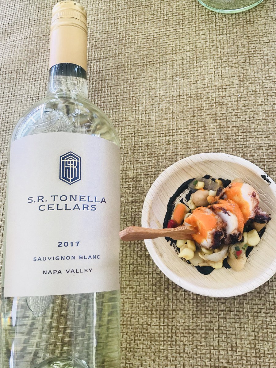 Ariadna_cal's tweet photo. Fabulous Grand Tasting at the Newport Beach Wine & Food Festival๐ท๐ท!! #tonellacellars #srtcellars #winery #cabernetsauvignon #sauvignonblanc #reserve #nbwf2018 #newbefest #lifeisjustbetter #newportbeach #wine #foodie #wineandfood #vino #wino #winelover #winetime @TonellaCellars https://t.co/RkIMAsspHQ