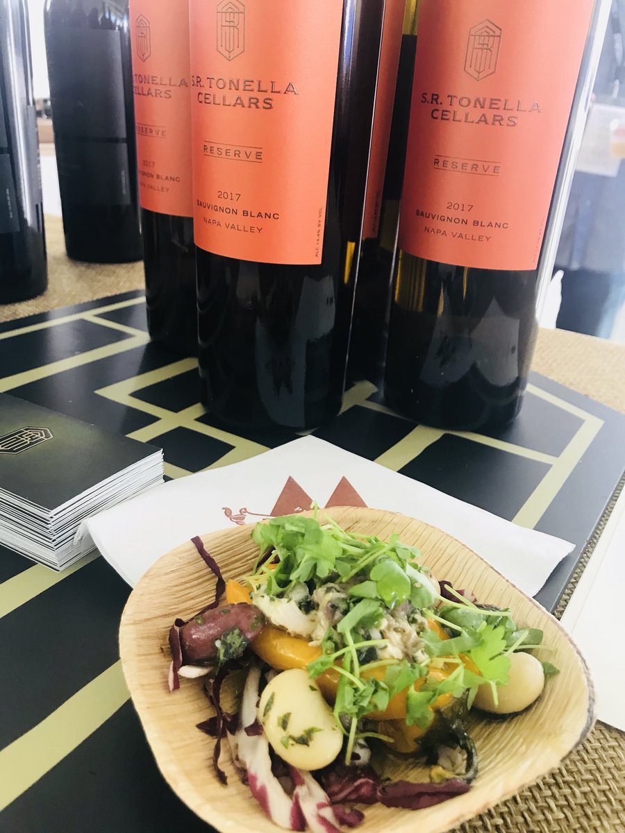 Ariadna_cal's tweet photo. Fabulous Grand Tasting at the Newport Beach Wine & Food Festival๐ท๐ท!! #tonellacellars #srtcellars #winery #cabernetsauvignon #sauvignonblanc #reserve #nbwf2018 #newbefest #lifeisjustbetter #newportbeach #wine #foodie #wineandfood #vino #wino #winelover #winetime @TonellaCellars https://t.co/RkIMAsspHQ