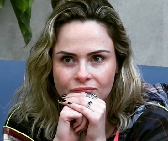 Rafaellilha's tweet photo. Tchau Ana Paula manipuladora ridícula o Brasil não aguenta mais suas manipulações #ForaAnaPaula #FicaNadja https://t.co/Izufyvpego https://t.co/yqRllobuTl