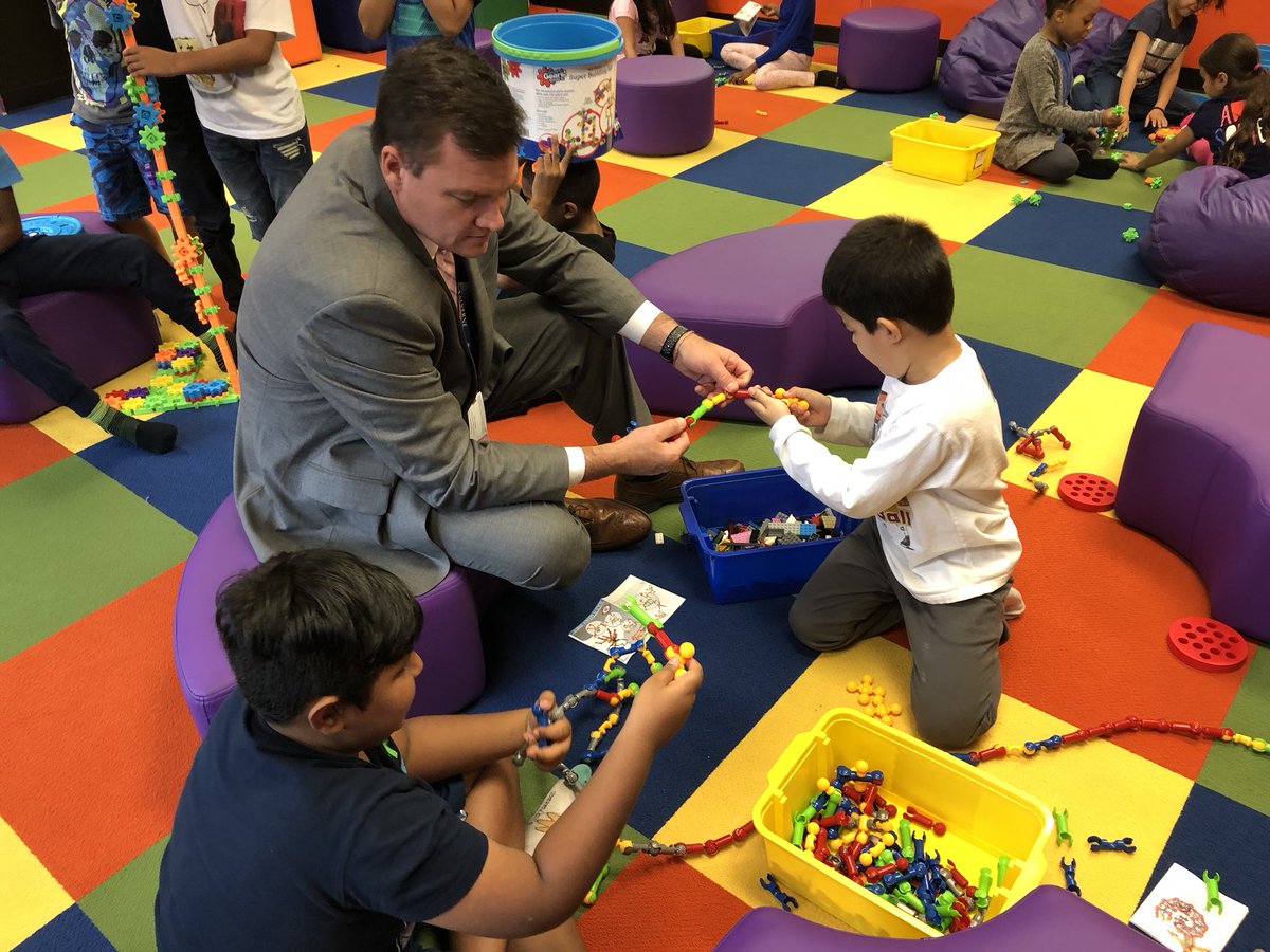 racheliyudin's tweet image. Look who came to play! #explorezone #missionexplore🚀 @sgilhuley @malverneufsd #gomules