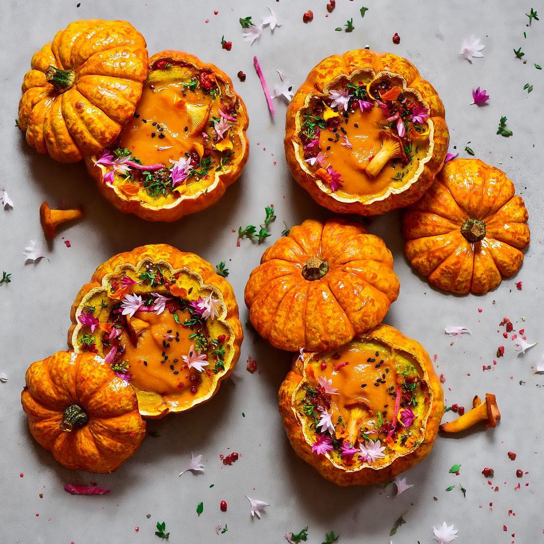 Happy Halloween! 🎃👻 Are you naughty or nice this year? With this warm and organic pumpkin soup from <a href="/alphafoodie/">Alphafoodie</a>, we can't help but feel good about being bad!

#myfabletics
#halloween2018