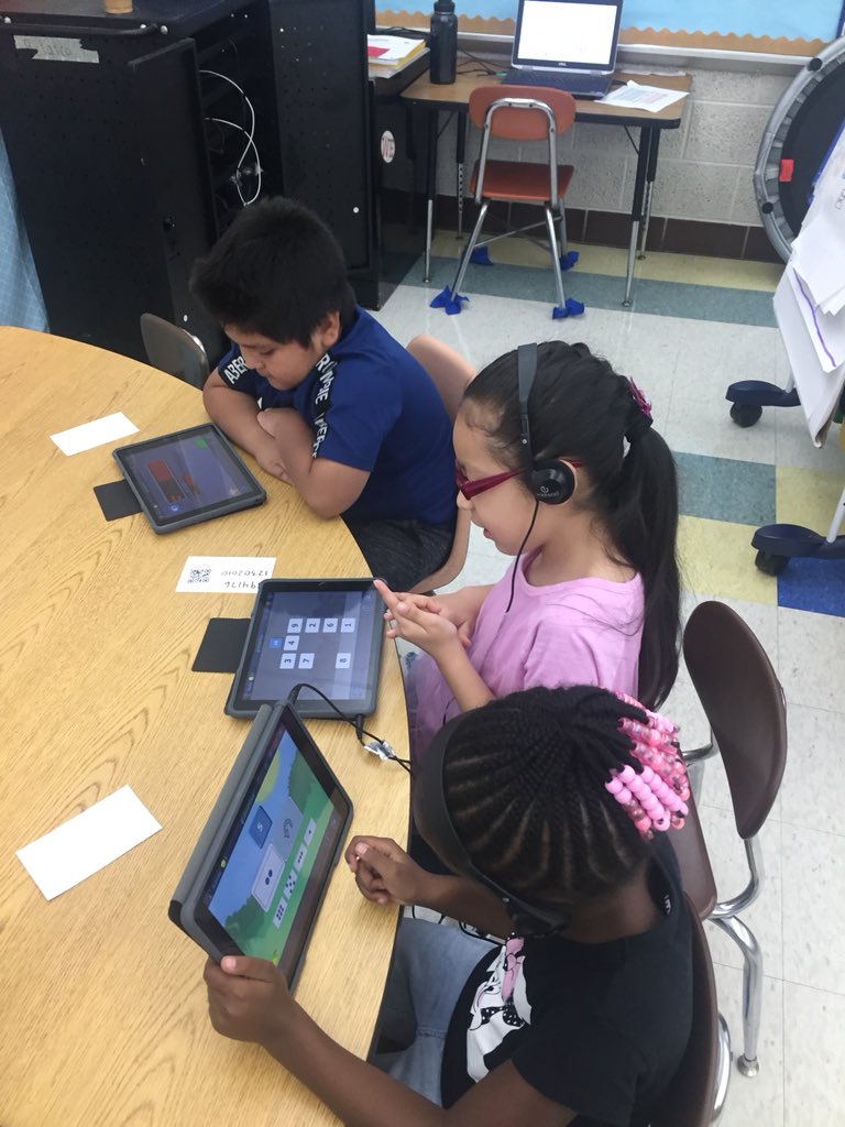 MelissaCondit's tweet photo. Daily 3 rounds happening in first grade π #polarpride #daily3 #mathbymyself @DreamBox_Learn https://t.co/lPvDjKAqKy