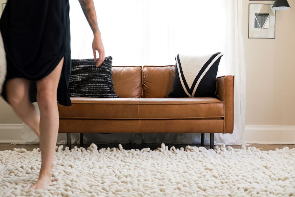 RookRender's tweet photo. A dash of chic with a twist of elevation. //📸Marti Rhea Photography 
.
.
.
#blackandwhite #nashvilleinteriors #contemporaryhome #nesttoimpress #homedecor #interiorstyling #mycreativeinterior #doingneutralright #howitsmadematters #exclusivedesign #handmade #homedecor https://t.co/bNeFcWSjCW