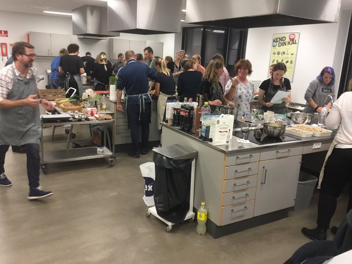 cloudscholar's tweet photo. Cooking together at the university. 

#breakingdownboundaries 
#Sustainability 
#DLABDK https://t.co/ulapIuZJ04