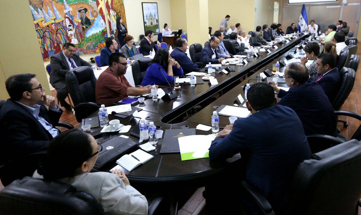 Buenas noticias desde #Honduras el consejo de Ministros aprobó un decreto para atender a la población e infraestructura dañadas por las lluvias de los últimos días. #Atencióndelespaciopúblico #CambioClimático