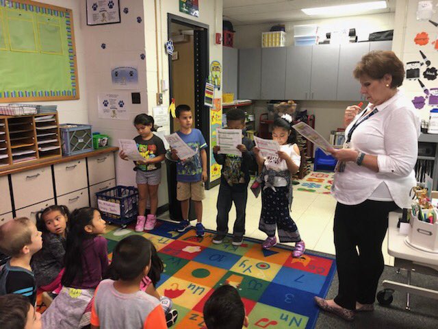 csfirsties's tweet image. Preparing for the green screen!#ExplorersWeek93 @CheetahChamps @CCSD93