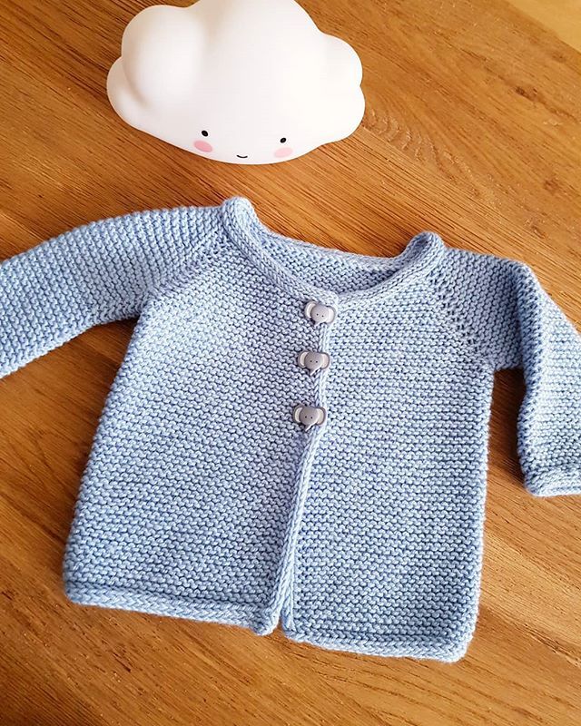 coolCocotte's tweet photo. Et un autre petit nouveau pour notre mini nous : un petit gilet du livre #9moispourtricoterlesindispensablesdebebe de @lilicommetout . J'ai utilisé encore une fois de la sublime DK et les petits boutons sont ceux qui me restaient après avoir tricoté un p… https://t.co/cLhsz0xen2 https://t.co/4uZfEKzhSR