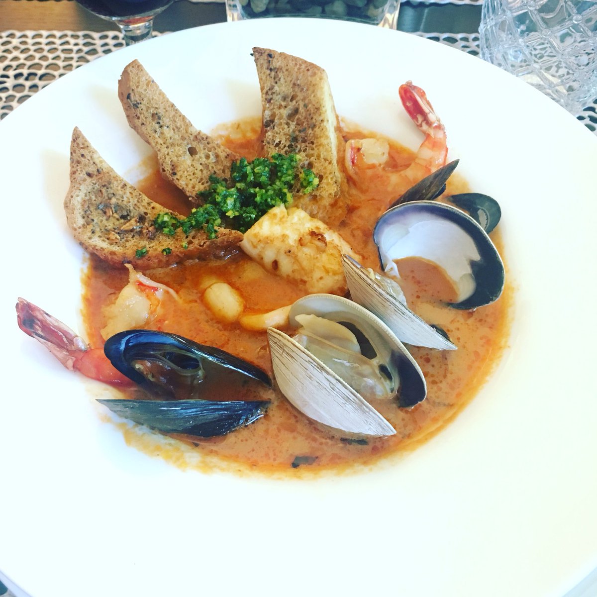 Seafood lovers, I would like you to meet our cioppino seafood casserole 🍤 🐟 
#seafoodlover #seafooddiet #clams #mussles #shrimp #fishoftheday #humberculinary #humberhrt #humbernorth