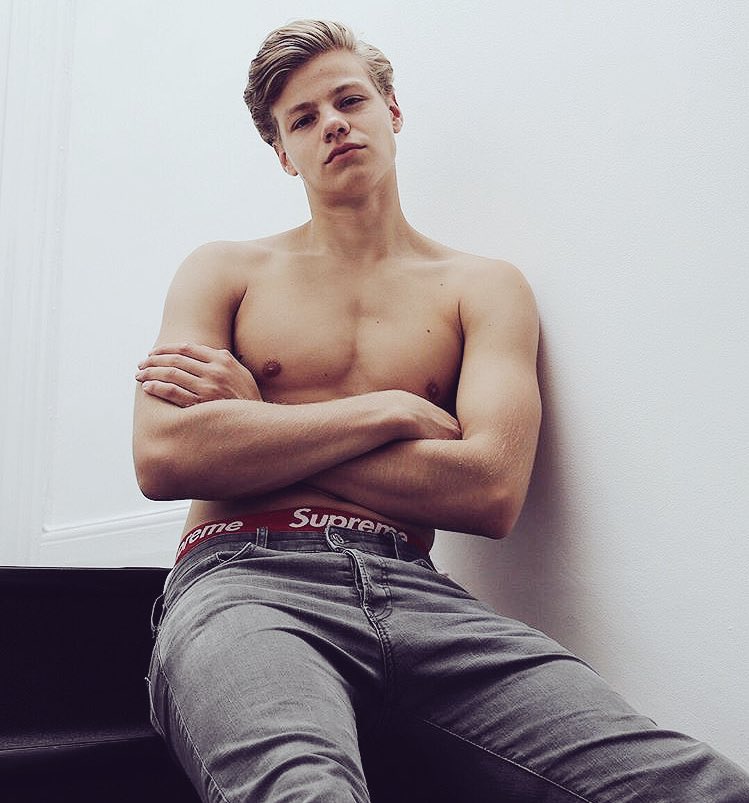 Babe, I am Waiting you. 😏🔥