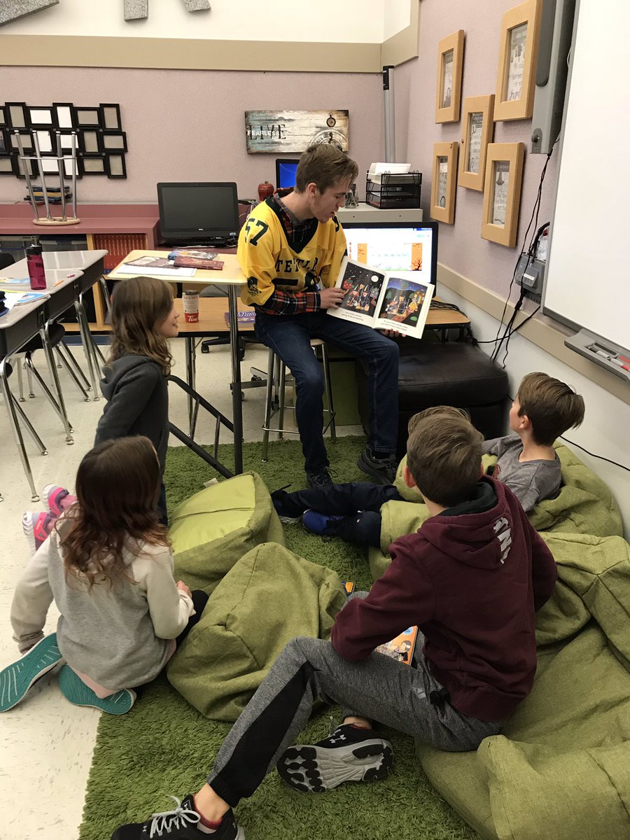 MrsSNorman's tweet photo. #CSD71 #CSD71ChallengeAccepted @StettlerElemen @WmEHay ReadIn Week https://t.co/GvOWkp1wzk
