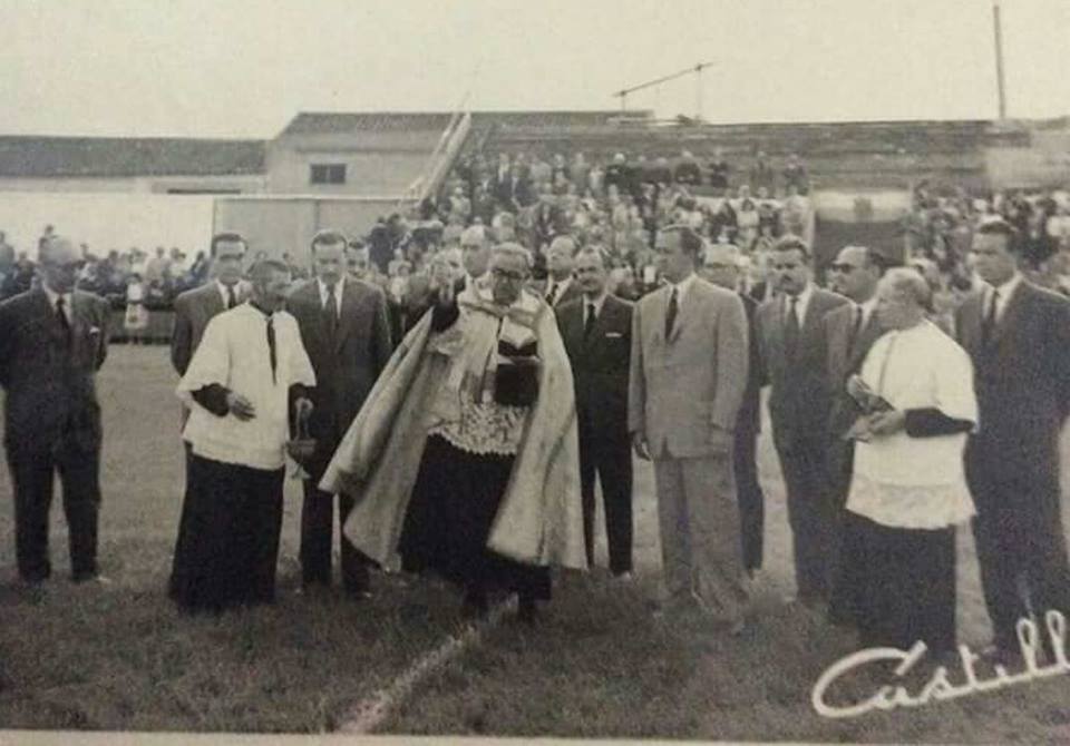 TimemachineEUD's tweet image. Mañana, a partir de las 20 horas, apasionante programa en #EUDRadio. Recorreremos la historia de los @EXT_UD - @Cadiz_CF. con una estrella mundial, Kiko; descubriremos la sorprendente trayectoria del Rácing de Almendralejo y conmemoraremos el 64 aniversario del Fco. de la Hera.