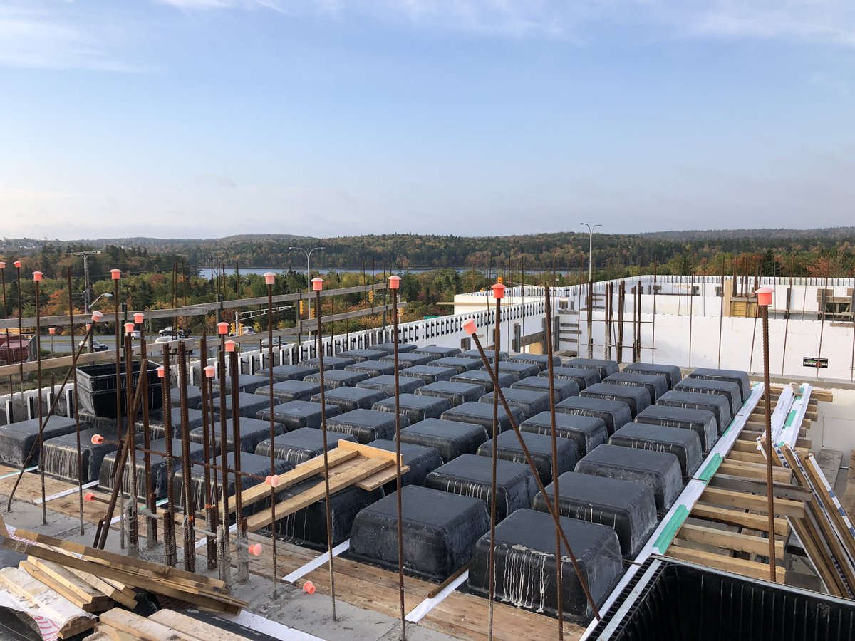 Spenceconsult's tweet photo. #AriaHFX - fall colours are out! View from Tower I, level 1 #LongLakeVillage https://t.co/B5sqcG8wux
