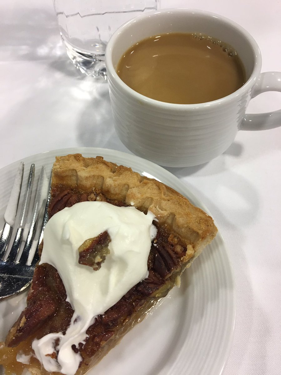 LibGirl5's tweet photo. Pie for lunch! #momswhoconference #opened18 https://t.co/F53UVjNTYt