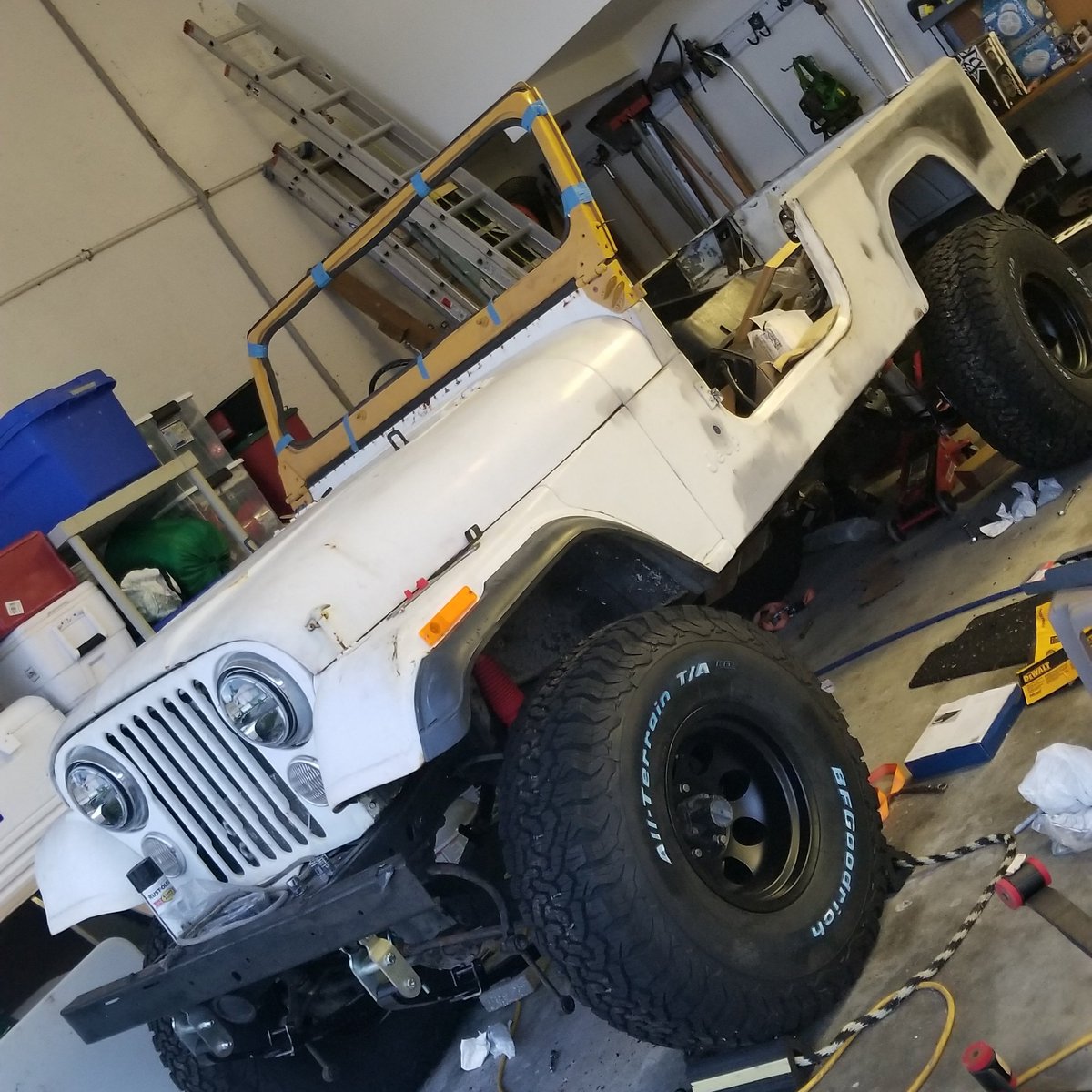 soflojeeping's tweet photo. @FlaCrackerBoy @Thejeepboss Thanks! They only made 230 of them. Goal is to have it running for jeeptoberfest. Tub is getting bedlined saturday https://t.co/mWBS6acGDY