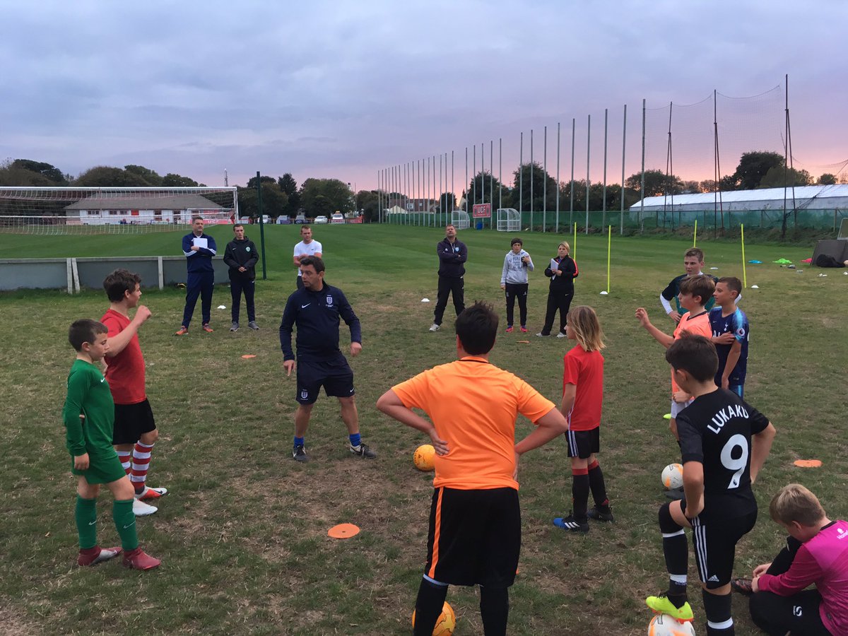 Guernsey_FA's tweet image. FA Level 2 Coaching Course at @sylvansofficial this evening. #PlayerPotential