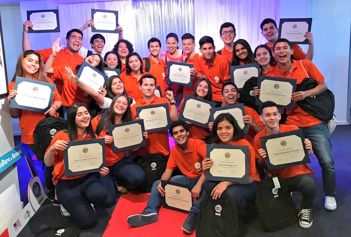 laembajada's tweet image. Un total de 71 jóvenes de Asunción, San Lorenzo y Coronel Oviedo culminaron con éxito sus clases de inglés bajo el Progrma de Becas Access. Dos años intensos de aprendizaje, experiencias, intercambios y acercamiento a la cultura de los #EEUU 🔝🇺🇸
Felicitaciones! #GoAccess 🥇👏🏼