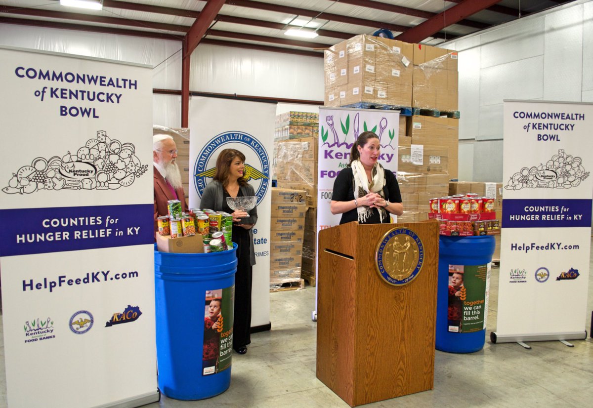 KySecofState's tweet photo. 700k Kentuckians don't always know where their next meal will come from. The @GPFoodBank team in Morehead do amazing work to help feed. We're partnering with @KACo & @KyFoodBanks to #HelpFeedKY! Donate: https://t.co/flKpD9c6dL https://t.co/TxbvSz2P7K