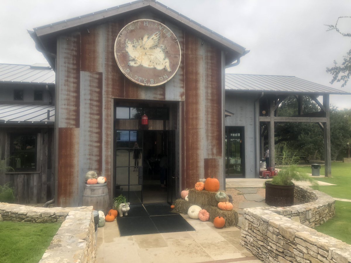 JennFridayJones's tweet photo. It’s a great day to celebrate those who have served  2, 6, 10, &amp; 14+ yrs at our founders ranch! @Q2ebanking #Q2PeepsRule https://t.co/NR6sEmbGe1