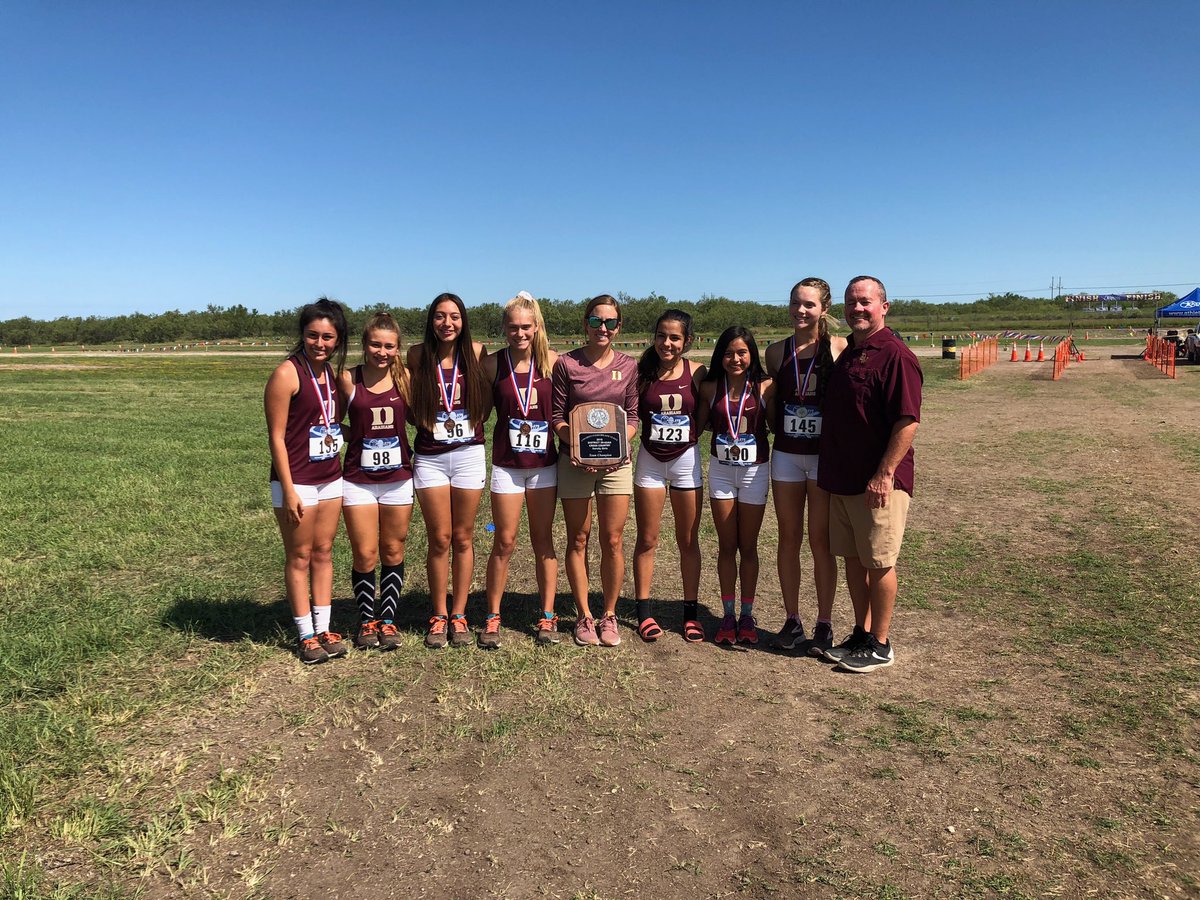 AthleticsDevine's tweet photo. District Champions https://t.co/f2sJpsJ8cD